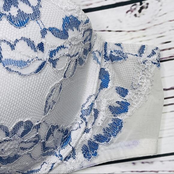 Victoria's Secret body by Victoria perfect coverage blue white lace - Picture 5 of 15